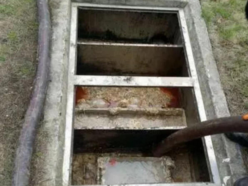 盘龙隔油池清理