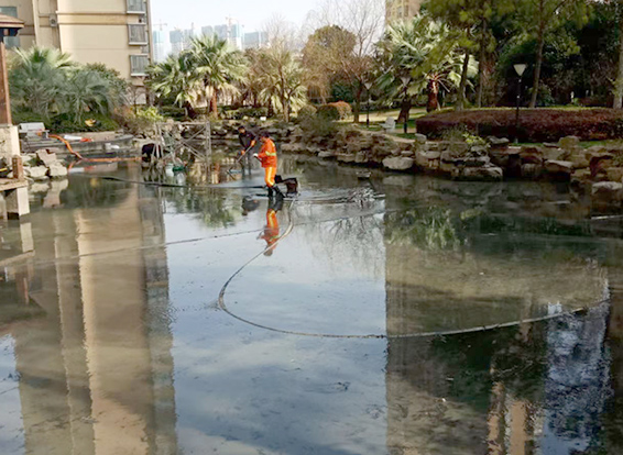 盘龙景观池淤泥清理