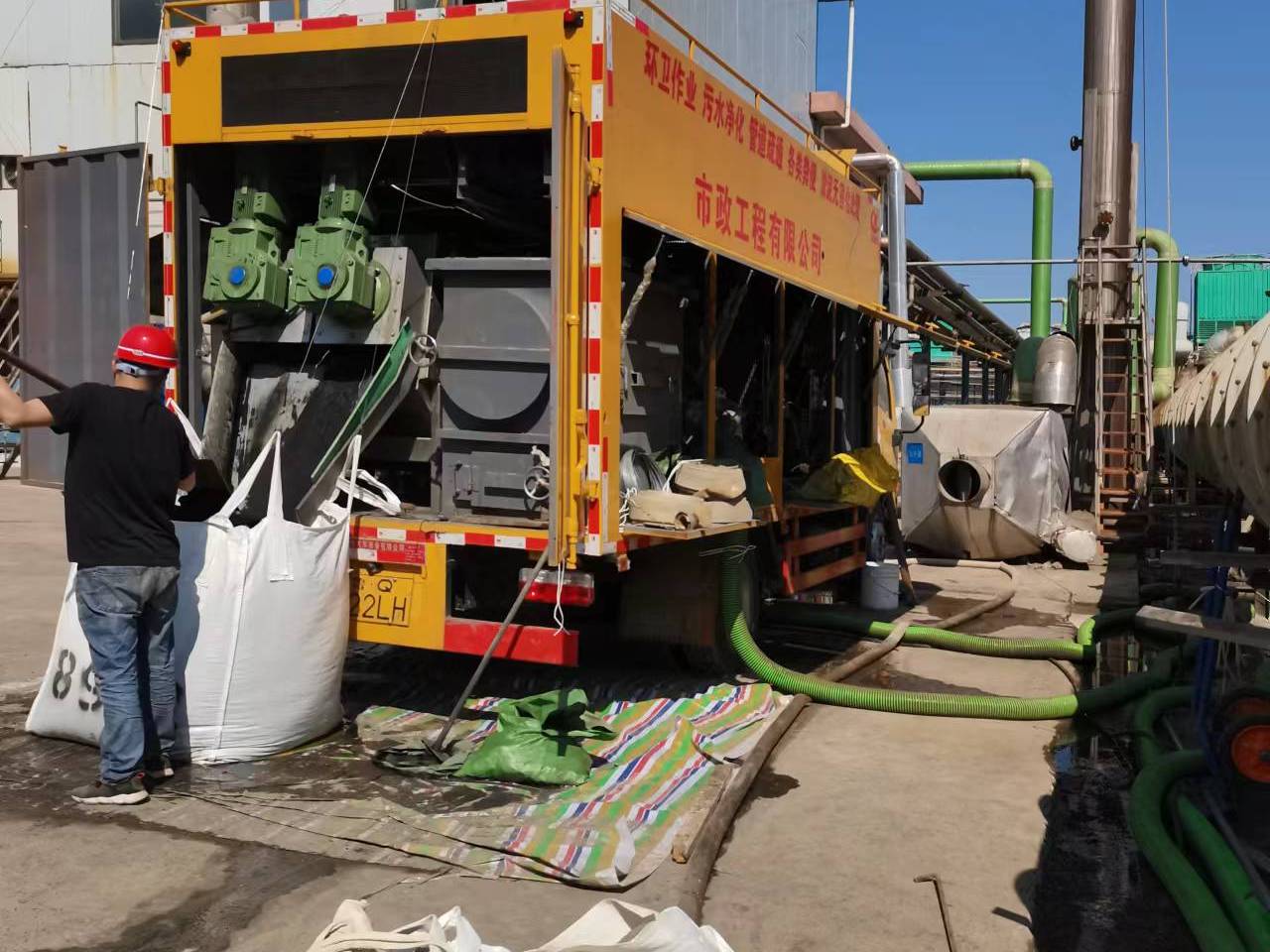 盘龙淤泥压干处理